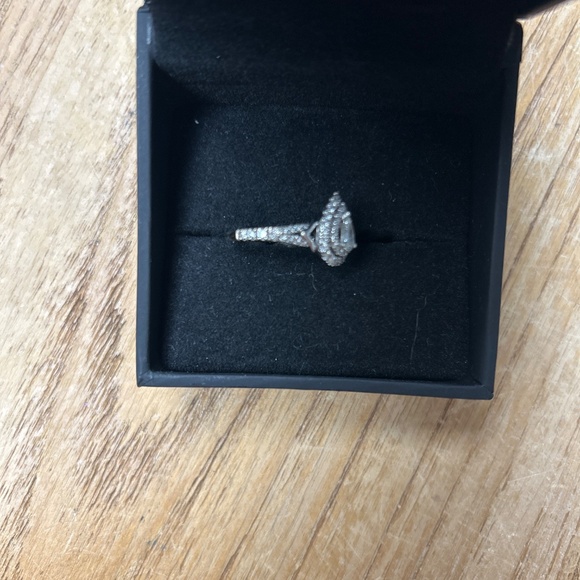 Vera Wang love collection pear shaped diamond ring 14k white gold size 5 - Picture 3 of 4